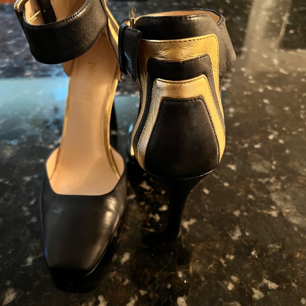 NINE WEST BLACK HEEL size 7 1/2